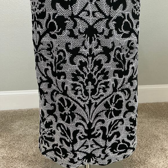 JS Collections Embroidered Lace Column Evening Gown Black and White Size 4 Dress - Picture 9 of 14